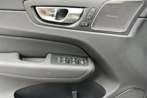 New 2026 Volvo XC60 B5 Ultra image 9