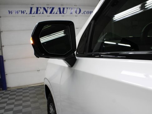 Used 2025 Chevrolet Suburban Z71 image 71