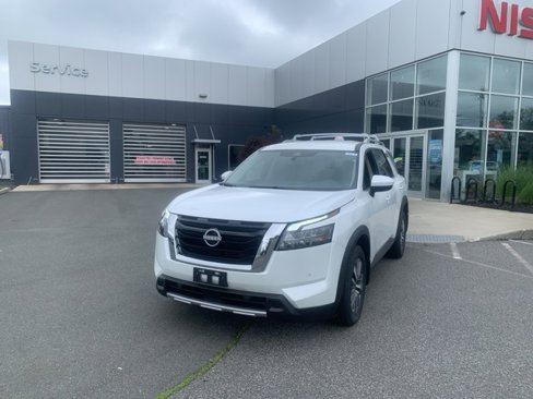 New 2025 Nissan Pathfinder SL image 3