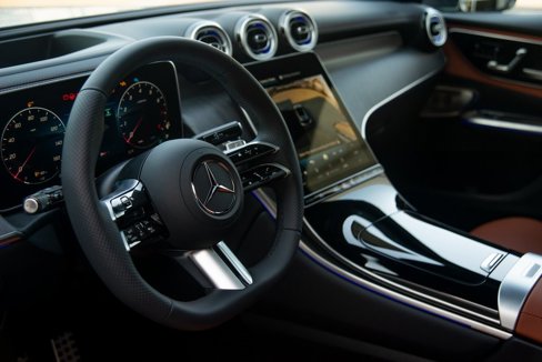 Used 2025 Mercedes-Benz GLC 300 4MATIC image 31