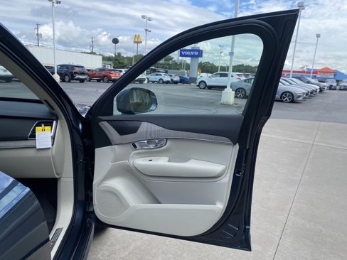 Certified 2025 Volvo XC90 T8 Plus w/ Protection Package Premier image 42