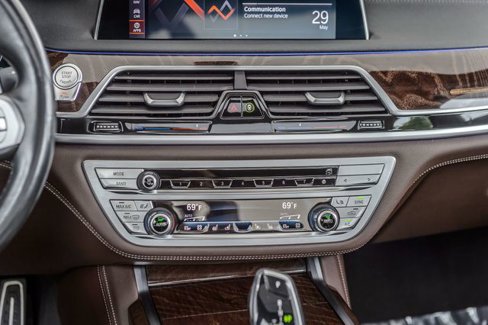 Used 2021 BMW 740i xDrive w/ M Sport Package image 30