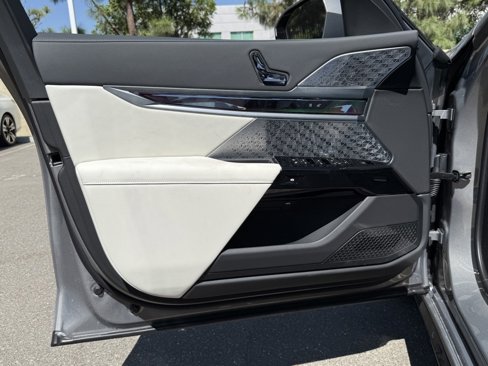 New 2026 BMW 740i w/ Executive Package image 17
