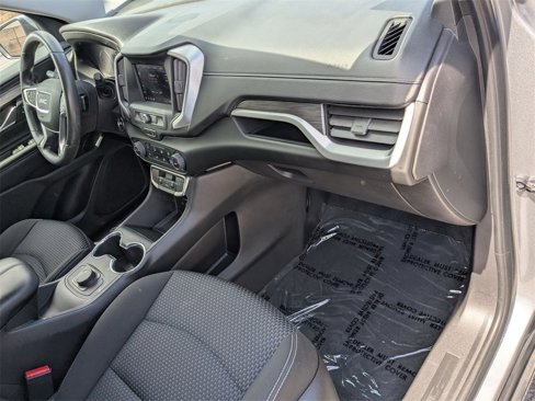 Used 2024 GMC Terrain SLE image 32
