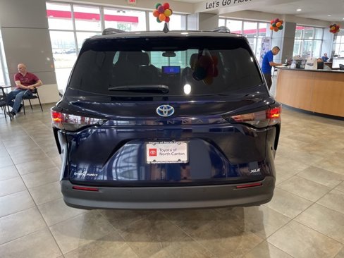 New 2025 Toyota Sienna XLE image 4