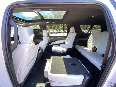 Used 2025 Cadillac Escalade ESV Premium Luxury Platinum image 16