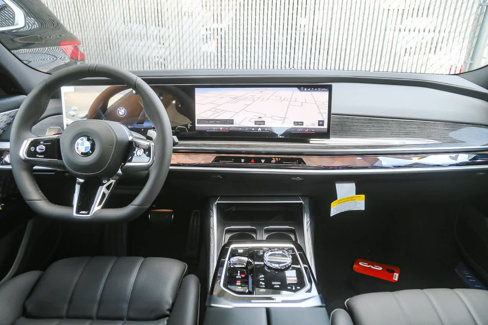 New 2026 BMW 760i xDrive w/ Premium Package image 9