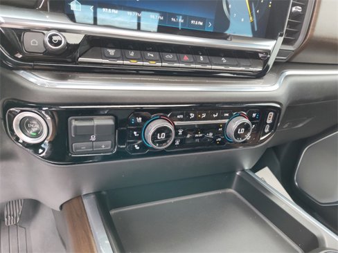 Used 2024 Chevrolet Silverado 3500 High Country image 24