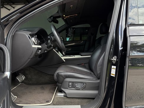 Used 2020 Bentley Bentayga Design Series image 21