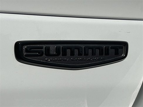 New 2025 Jeep Grand Cherokee Summit image 2