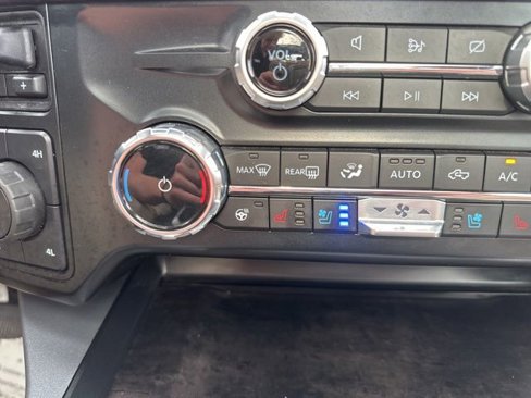 Certified 2024 Ford F250 Lariat w/ Chrome Package image 46