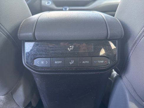 Used 2021 Toyota Highlander XLE image 39