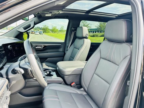 Used 2025 Chevrolet Suburban RST image 26