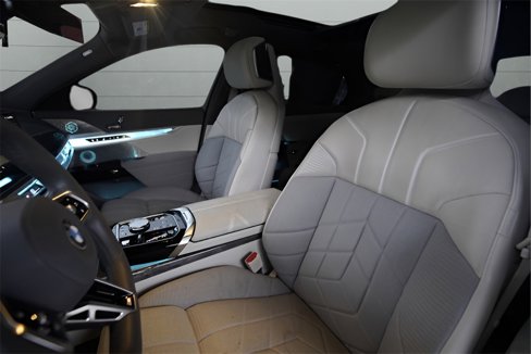 Used 2023 BMW 760i xDrive image 34