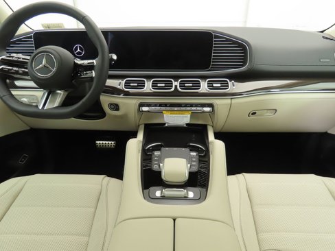 New 2026 Mercedes-Benz GLS 580 4MATIC image 14