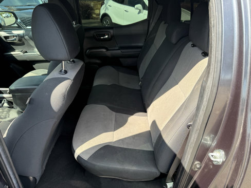 Used 2022 Toyota Tacoma TRD Off-Road image 7