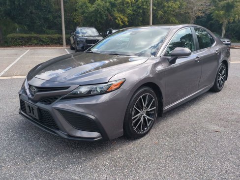 Used 2023 Toyota Camry SE image 2