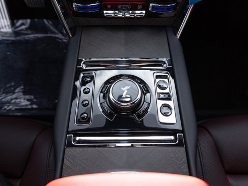 New 2025 Rolls-Royce Cullinan image 32