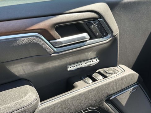 New 2026 GMC Sierra 1500 Denali w/ Denali Reserve Package image 17
