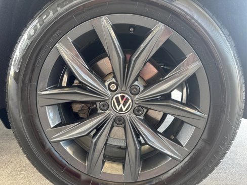 Used 2024 Volkswagen Tiguan SE image 5