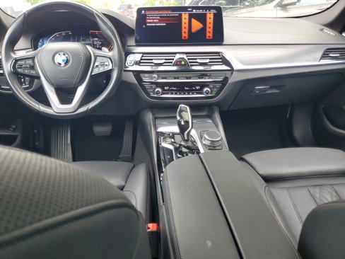 Used 2023 BMW 530i image 11