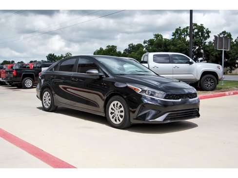 Used 2023 Kia Forte LX image 2