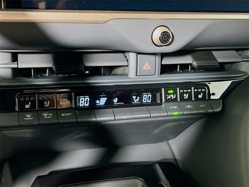 Certified 2025 Toyota Crown Signia image 15