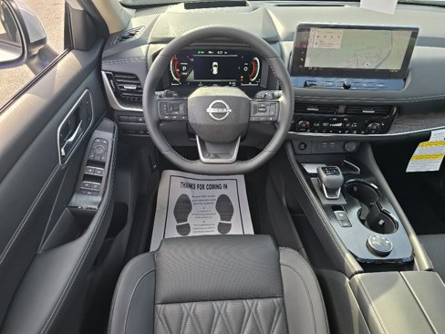 New 2026 Nissan Rogue Platinum image 4