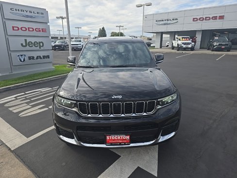 Used 2024 Jeep Grand Cherokee L Limited w/ Luxury Tech Group II image 24