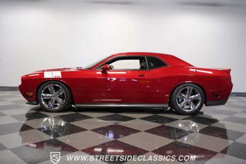 Used 2010 Dodge Challenger R/T w/ Sound Group image 2