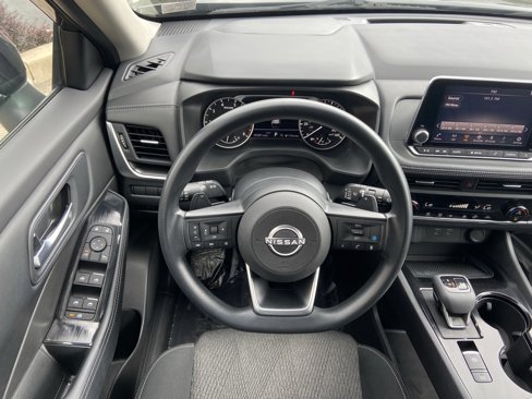 Used 2024 Nissan Rogue SV image 8