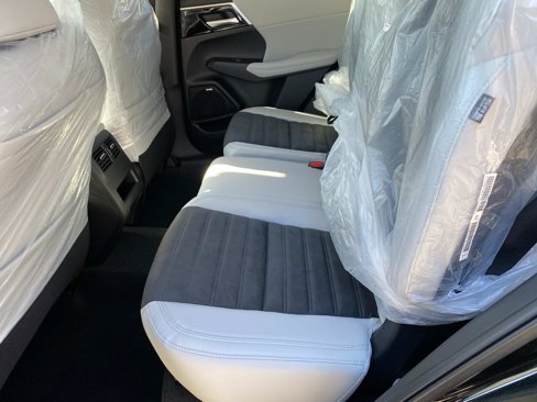New 2025 Mitsubishi Outlander SE image 7
