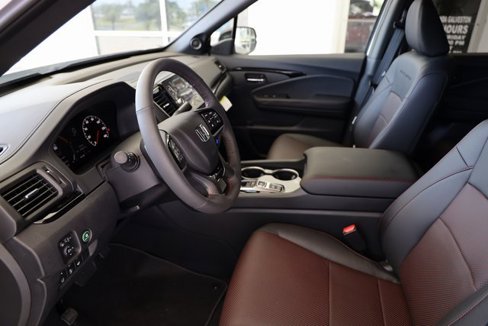 New 2025 Honda Ridgeline Black Edition image 10