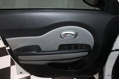 Used 2015 Kia Soul + image 11