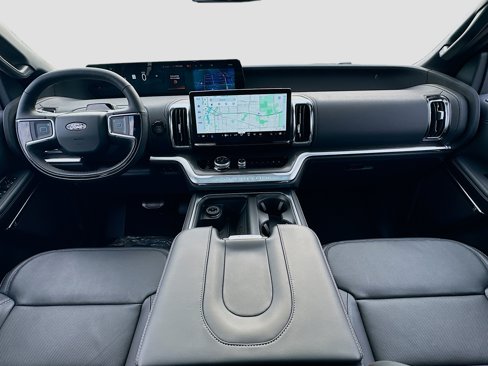 New 2025 Ford Expedition Platinum image 3