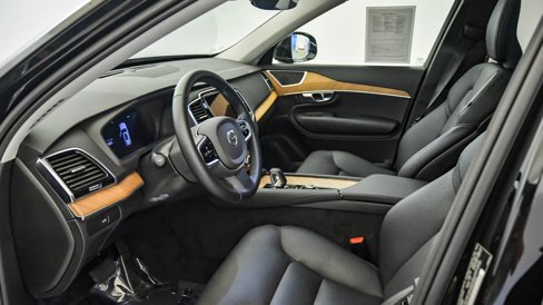 Certified 2025 Volvo XC90 B6 Plus image 21