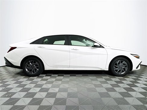 Used 2024 Hyundai Elantra SEL image 8