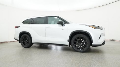 New 2025 Toyota Highlander XLE image 28