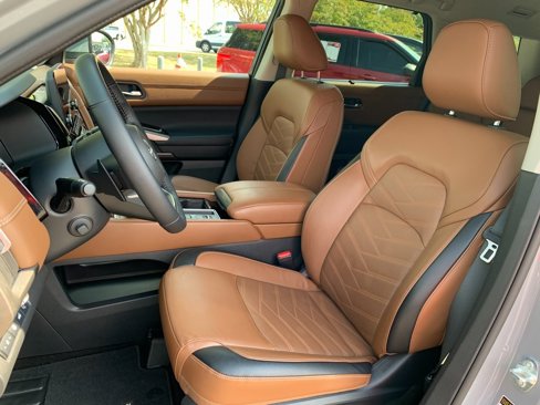 Used 2024 Nissan Pathfinder Platinum w/ Cargo Package image 23