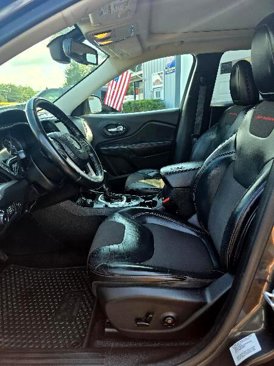 Used 2015 Jeep Cherokee Trailhawk w/ Comfort/Convenience Group image 7