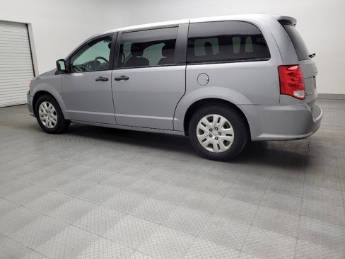 Used 2020 Dodge Grand Caravan SE image 3