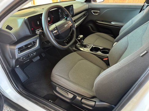 Used 2025 Kia K4 LX image 2
