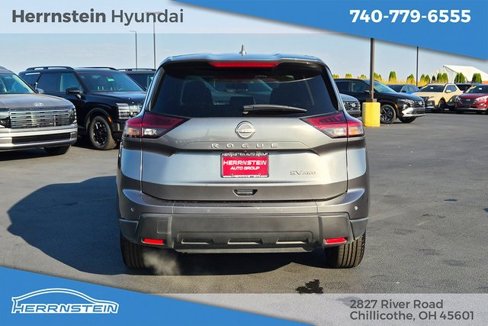 Used 2024 Nissan Rogue SV image 32