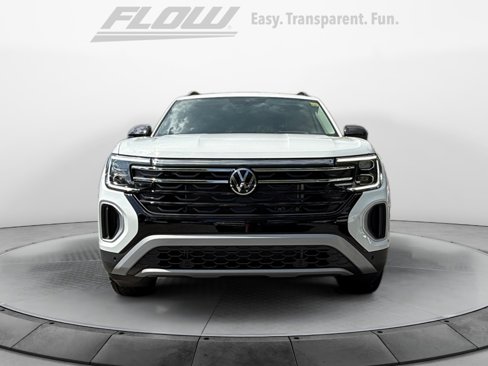 New 2025 Volkswagen Atlas Peak Edition SE image 2