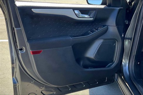 Used 2020 Ford Escape SE image 24