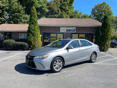 Used 2016 Toyota Camry SE image 2