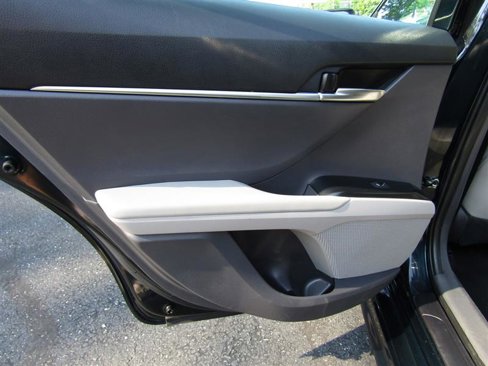 Used 2020 Toyota Camry SE image 26