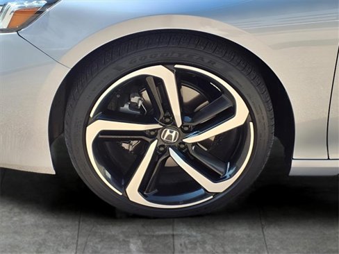 Used 2022 Honda Accord Sport image 9