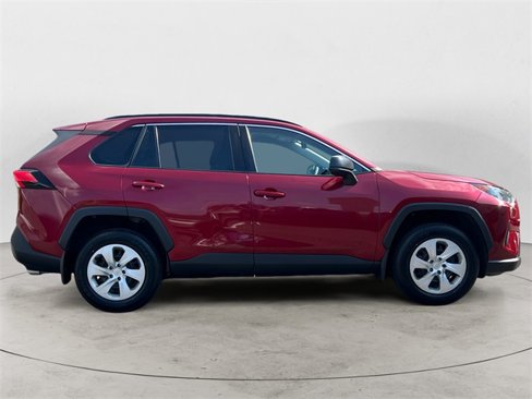 Used 2021 Toyota RAV4 LE image 6