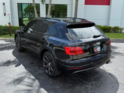 Used 2020 Bentley Bentayga Design Series image 15